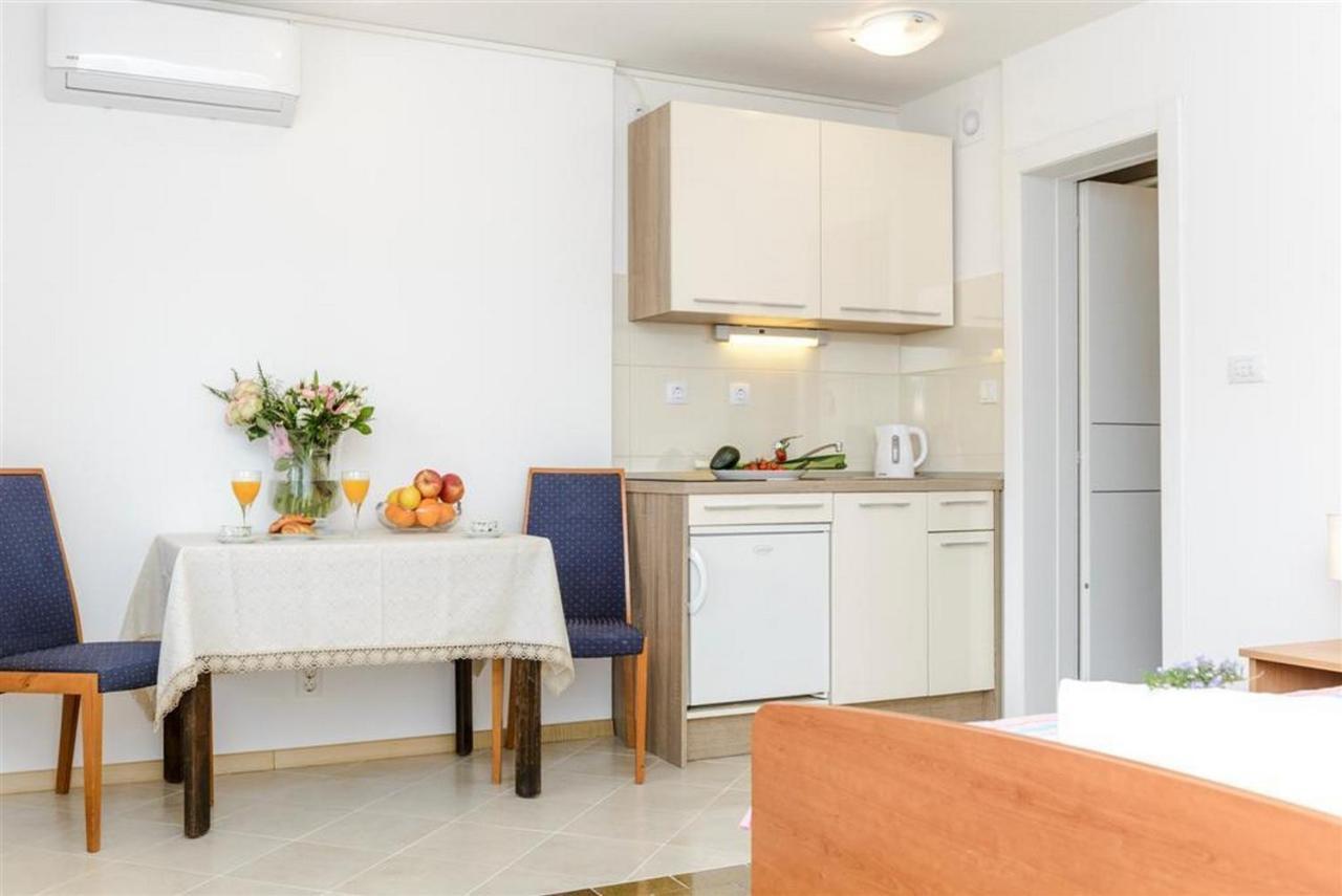Guest House Rooms Rose Molunat Extérieur photo