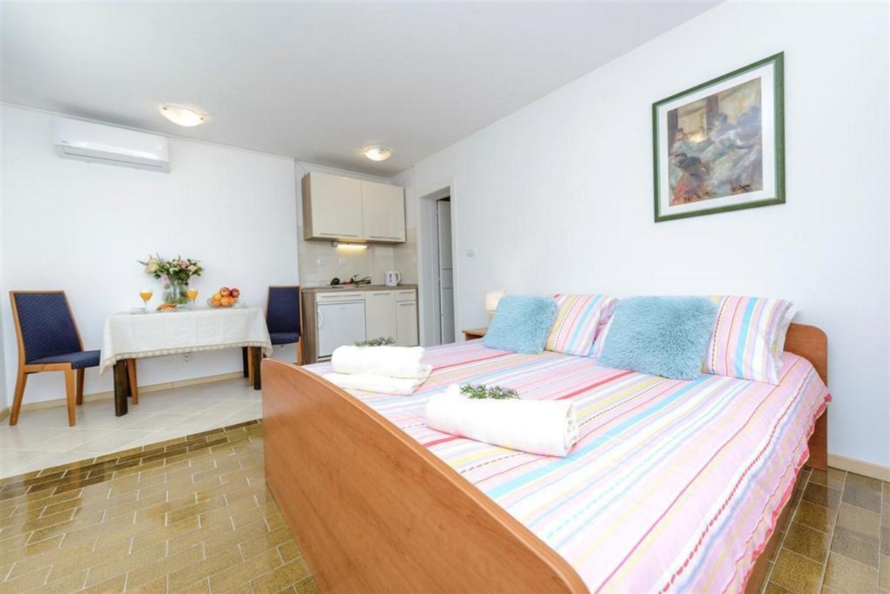 Guest House Rooms Rose Molunat Extérieur photo